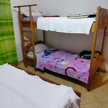 Backpackers La Casa De Payaso Durrës